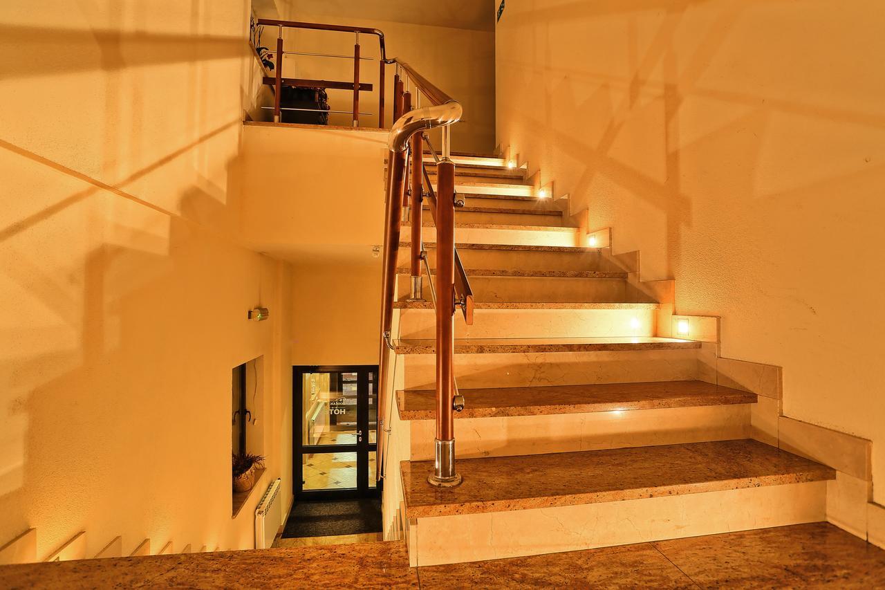 Hotel Zodiak Радомско Экстерьер фото