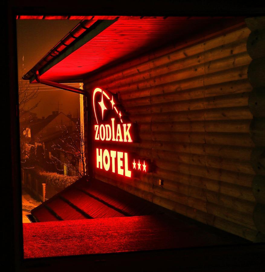Hotel Zodiak Радомско Экстерьер фото